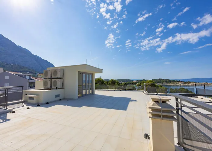 Beachfront Studio Pebble Residence Srzic