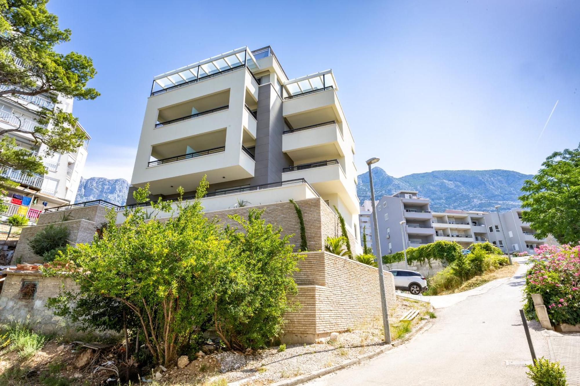Beachfront Pebble Srzic Apartment Makarska