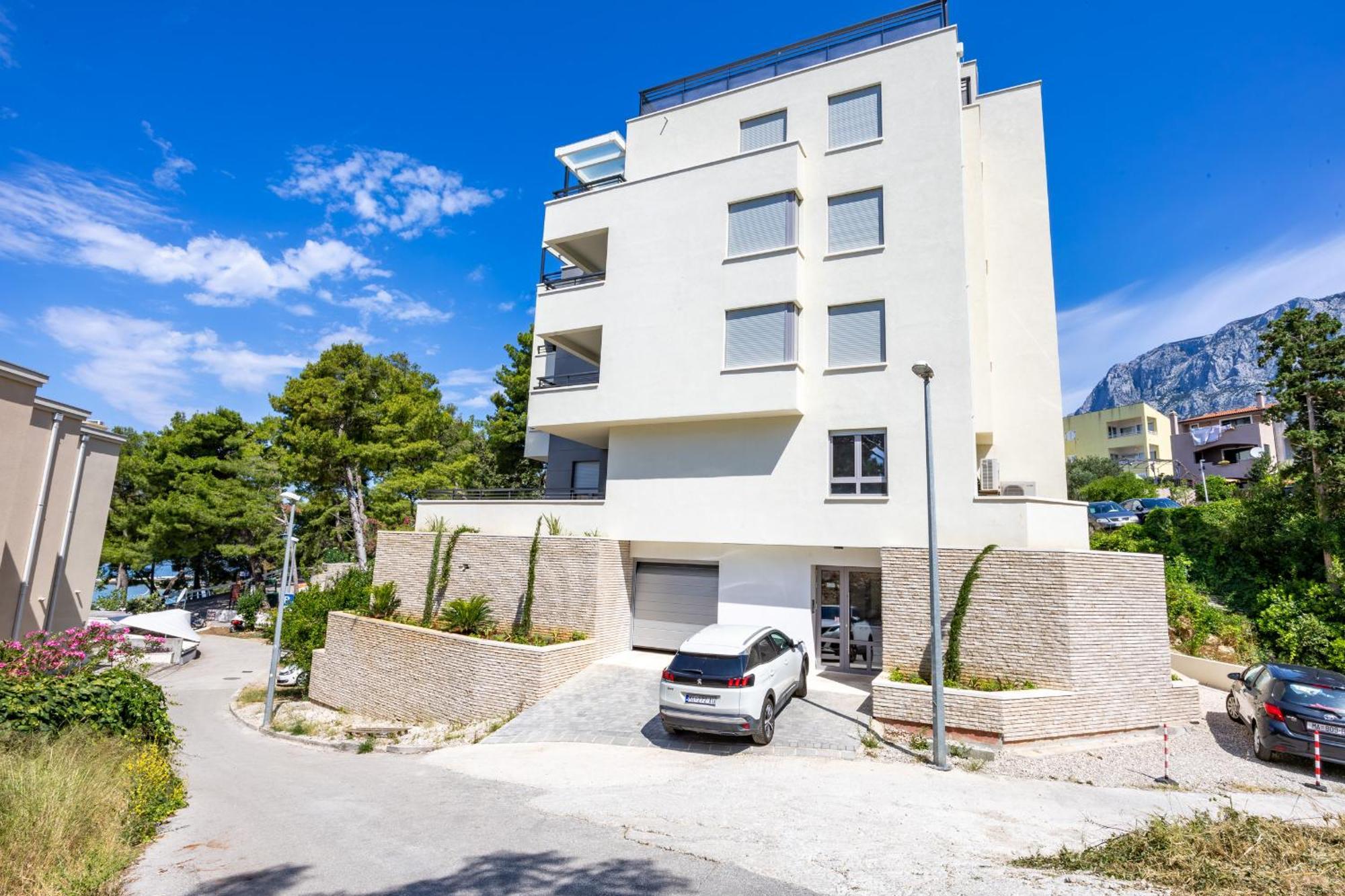 Beachfront Pebble Srzic * Makarska