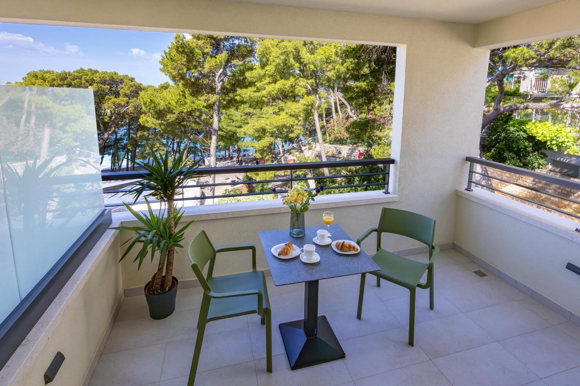 Beachfront Pebble Srzic Makarska
